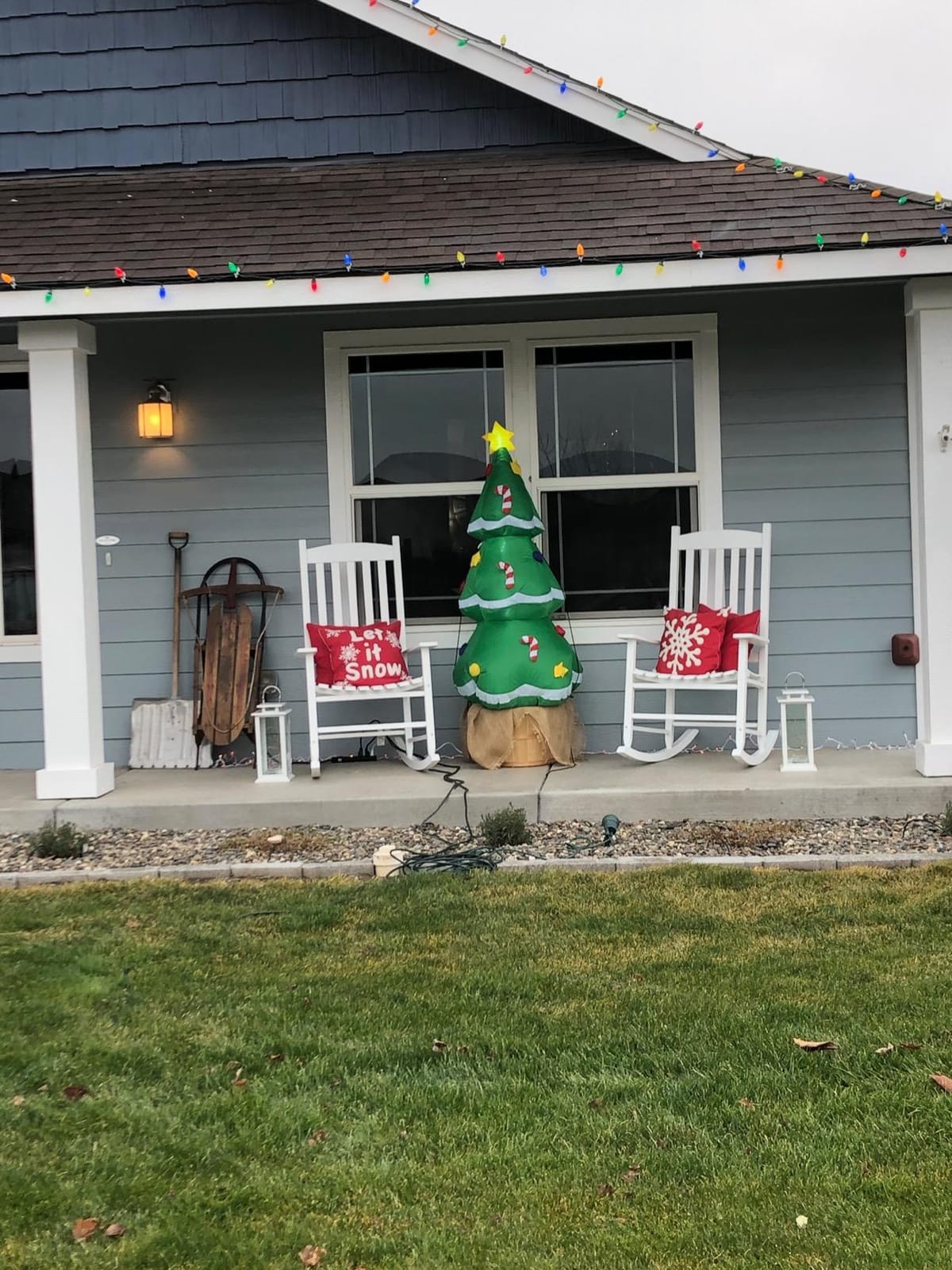 GOOSH 5 FT Christmas Inflatables Tree Outdoor Decorations Blow Up Tree Yard Decoration with Built-in LEDs for Xmas Holiday Party Indoor Garden Lawn Decor customer photo 2