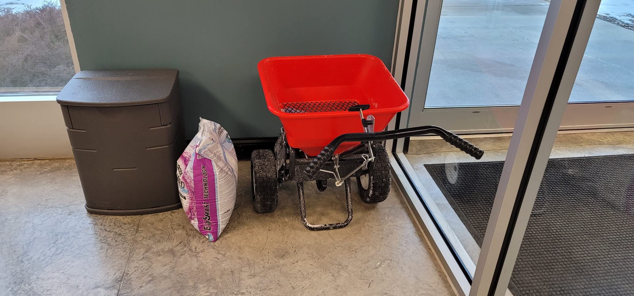 Buyers Products 3039632R Grounds Keeper All Season, Broadcast Walk Behind Push Spreader, 100lb Capacity, for Seed, Fertilizer, Winter Salt & Snow Melt, Included Grate & Cover with Enclosed Gearbox customer photo 1