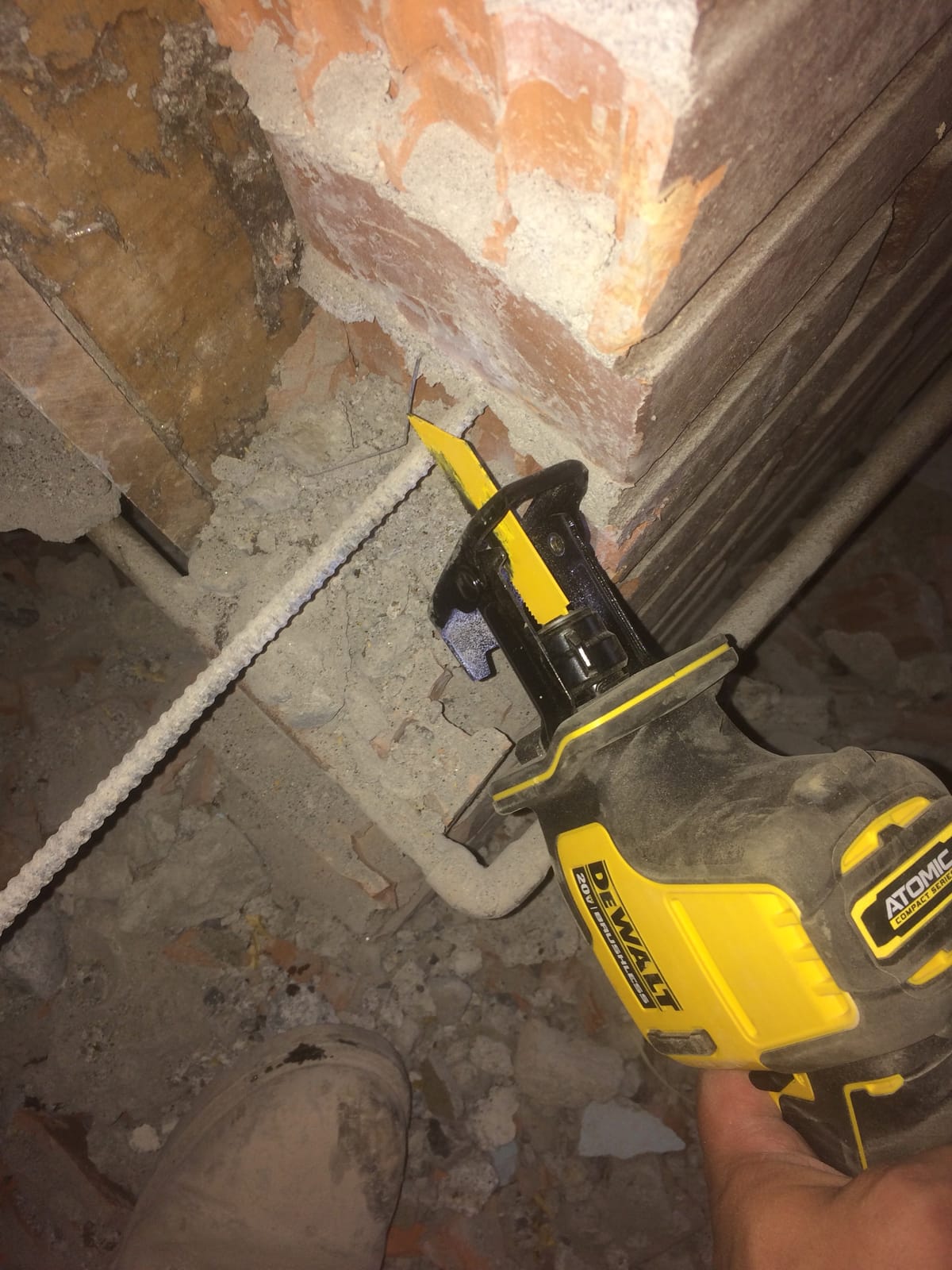 DEWALT ATOMIC 20V MAX* Reciprocating Saw, One-Handed, Cordless, Tool Only (DCS369B) customer photo 1
