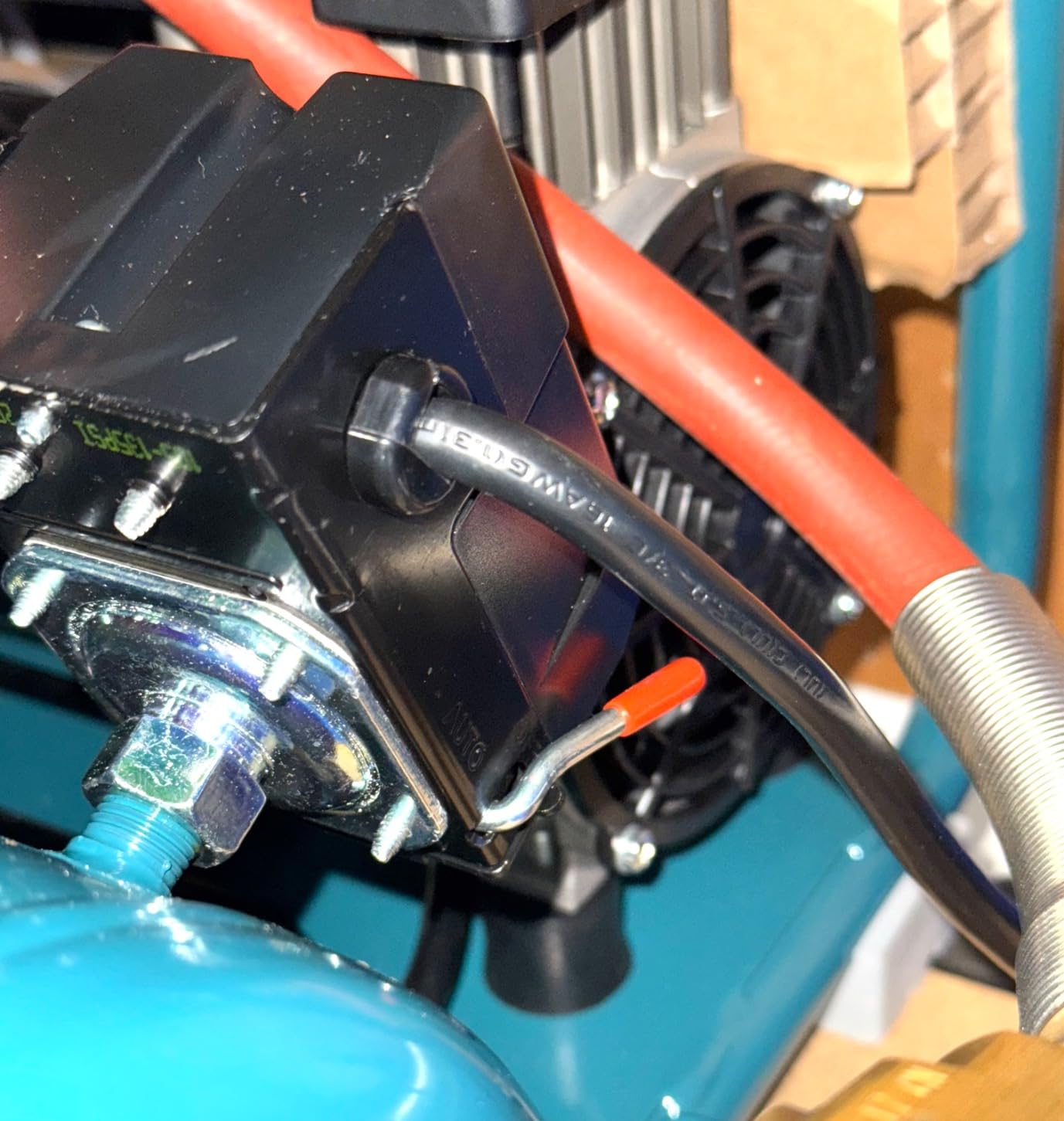 Makita MAC320Q Quiet Series 1-1/2 HP, 3 Gallon, Oil-Free, Electric Air Compressor customer photo 2