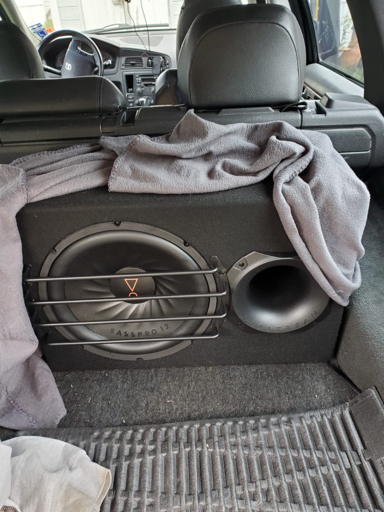 JBL SUBBP12AM - 12” amplified 12” Subwoofer with Sub Level Control, Black customer photo 2