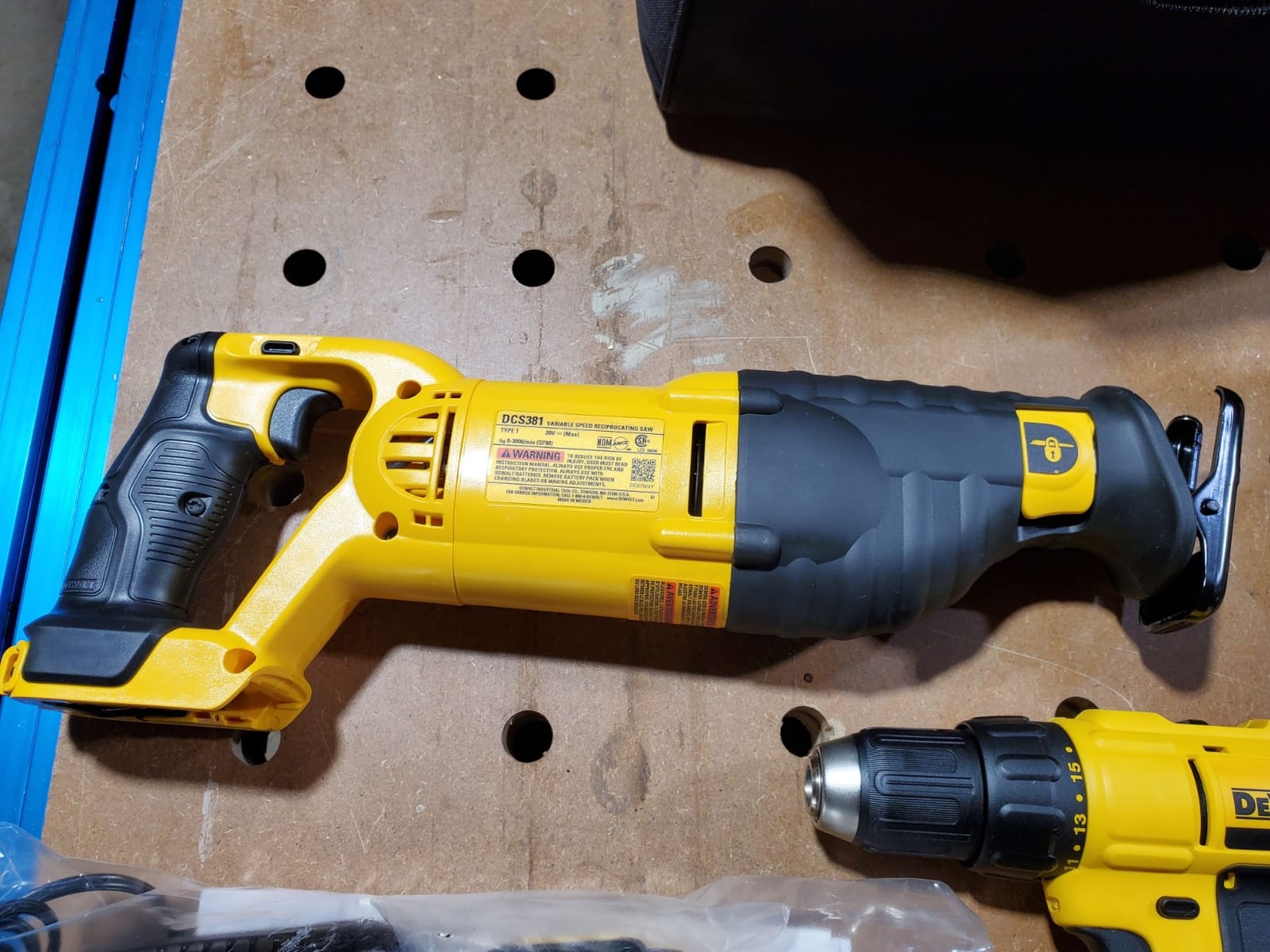 DEWALT Tools 5 Tool Power Tool Combo Kit, Cordless Drill Impact Driver Saw Oscillating Multi-tool Set with 20V MAX Battery and Charger (DCK551D1M1) customer photo 2