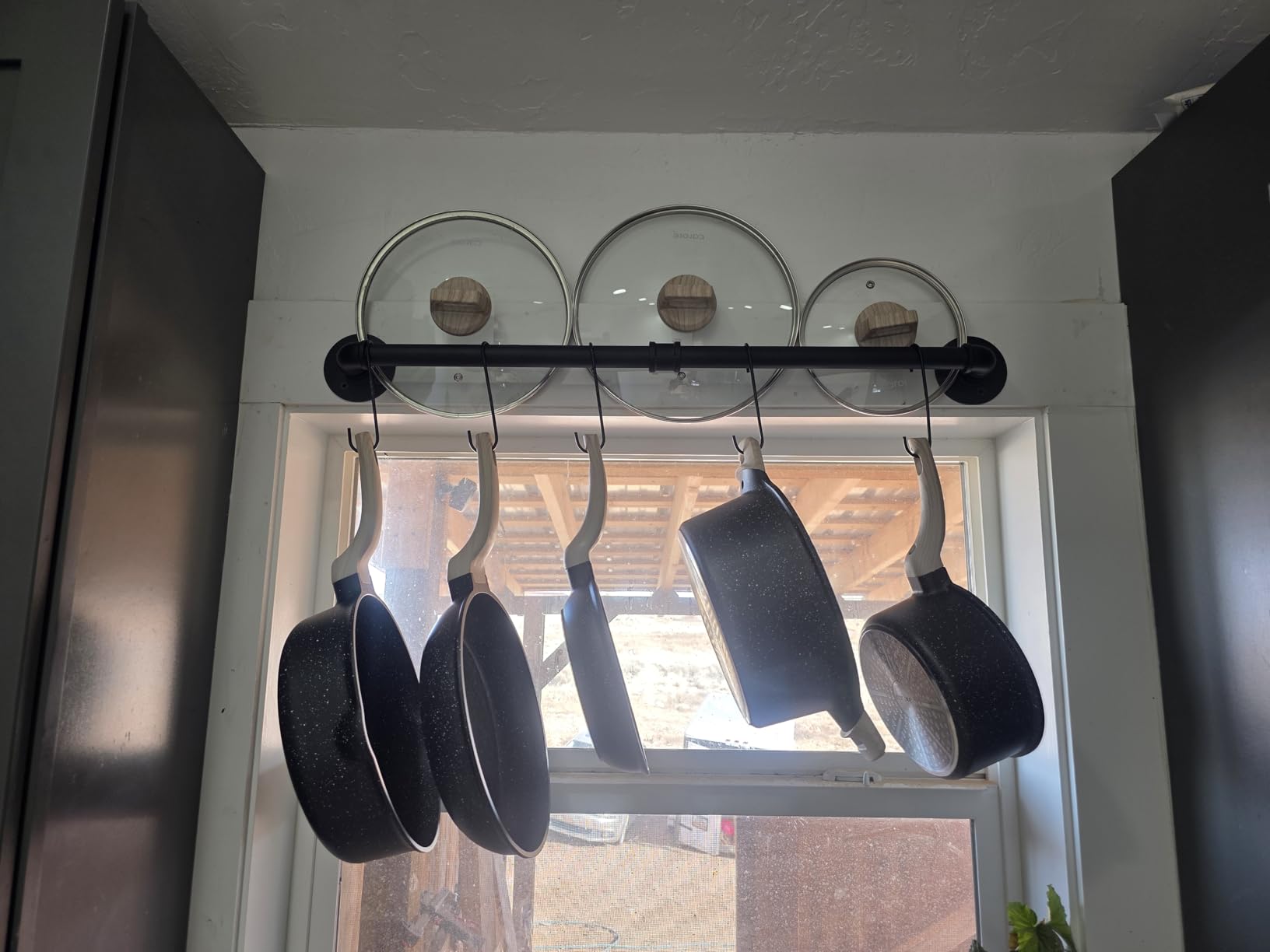 Toplife 39.4 inch Pot Rack, Kitchen Wall Mounted Detachable Pan Lid Utensils Organizer Hanging Rail with 16 Hooks, Black customer photo 2