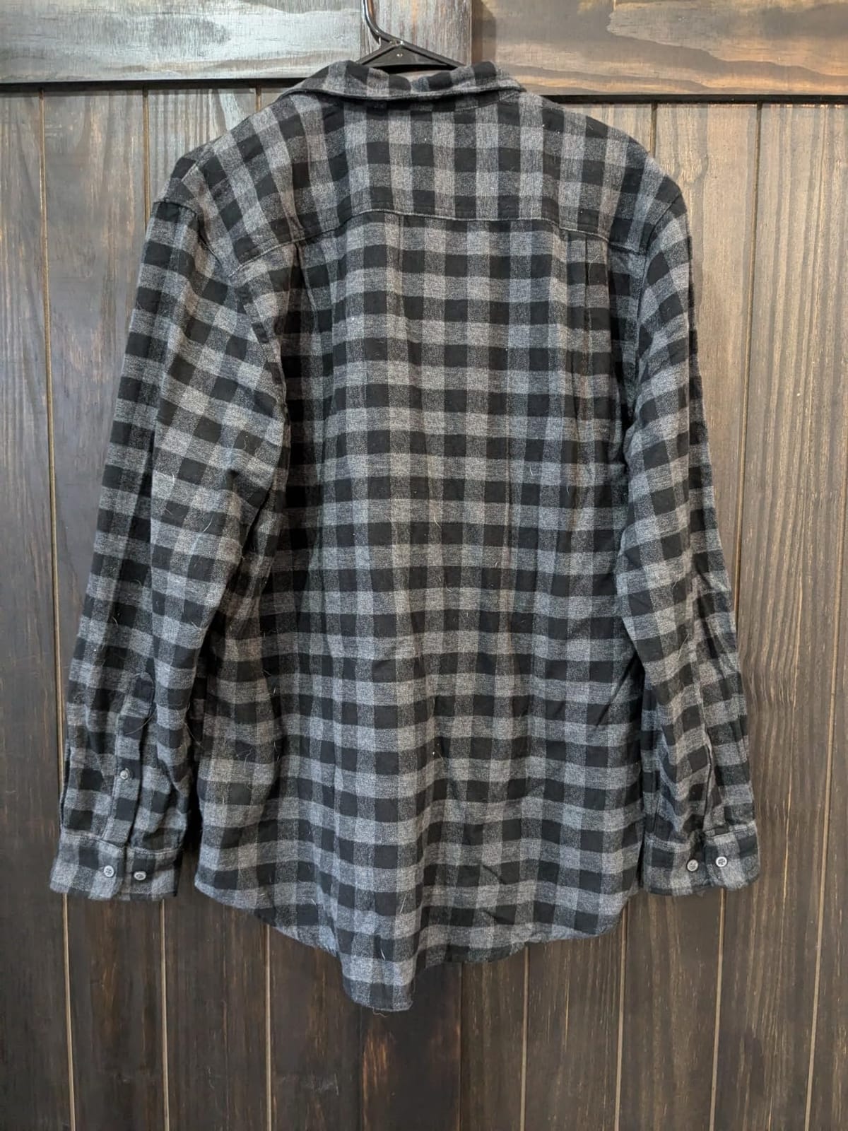 Amazon Essentials Men's Regular Fit Long-Sleeve Flannel Shirt, Soft Brushed Cotton, Lightweight yet Warm customer photo 2