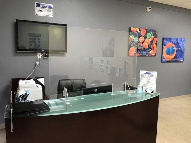 SignHero Sneeze Guard | Large, Sturdy ¼” Acrylic Plexiglass Shield | USA-Made, 30 Second Setup | Plexiglass Barrier for Counter, Reception, School, Office (Multiple Sizes) customer photo 2