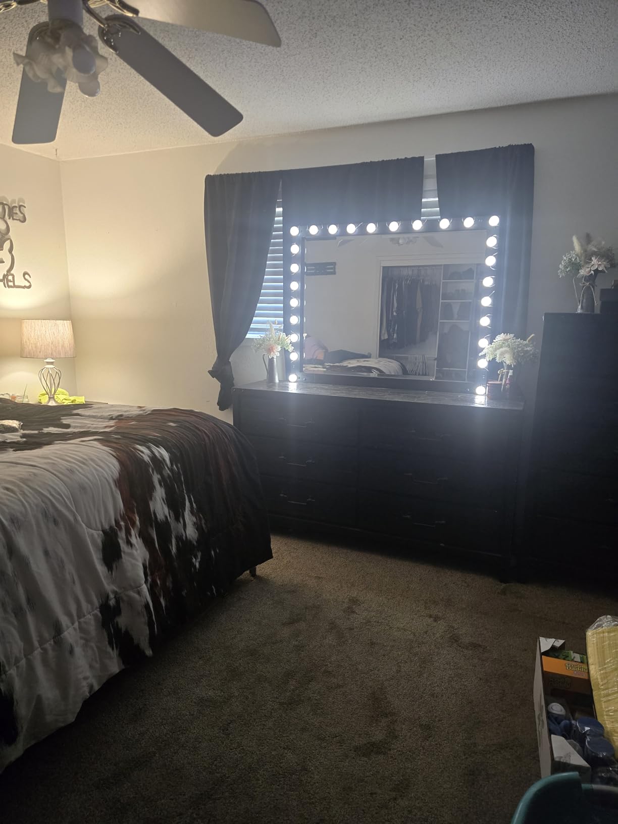 Makeup Vanity Lights for Mirror, Hollywood Style LED Vanity Mirror Lights with 14 dimmable Bulbs, USB Cable, White customer photo 1
