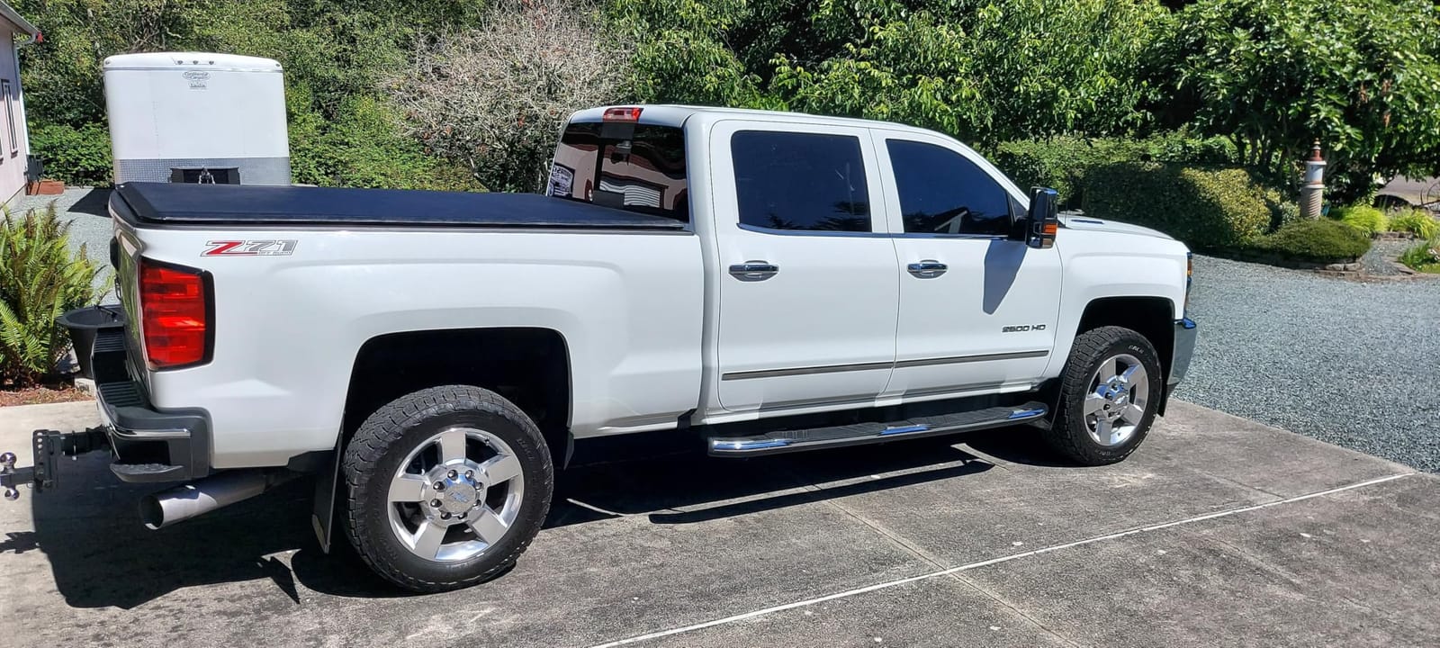 Amazon Basics Soft Roll-Up Truck Bed Tonneau Cover, 6.5 ft, Water-Resistant, Works with Bed Liners for 2014-2019 Chevy Silverado, GMC Sierra 1500, 2015-2018 Silverado Sierra 2500 3500 HD, Fleetside customer photo 1