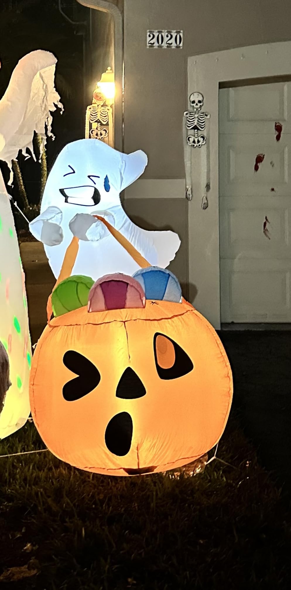 Joiedomi 5 FT Tall Halloween Inflatables Outdoor Decorations, Inflatable Cute Ghost Halloween Decor Outdoor, Blow Up Ghost Lift Pumpkin Candy Bag with Build-in LEDs for Yard Decorations customer photo 1