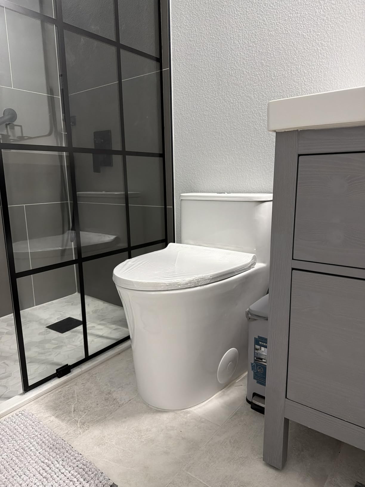 DeerValley Compact One-Piece Toilet 1.28 GPF Single Flush Fully Skirted Bowl with Soft-Close Seat White Space-Saving Elongated Toilets for Small Bathrooms customer photo 1