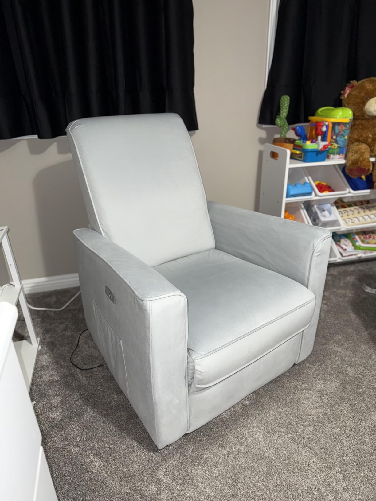 évolur Harlow Upholstered Power Glider Recliner with USB Charging – Rocking & 275° Swivel with Smooth Glide – Greenguard Gold & FSC Certified – Modern Nursery and Living Room Chair in Light Grey customer photo 1