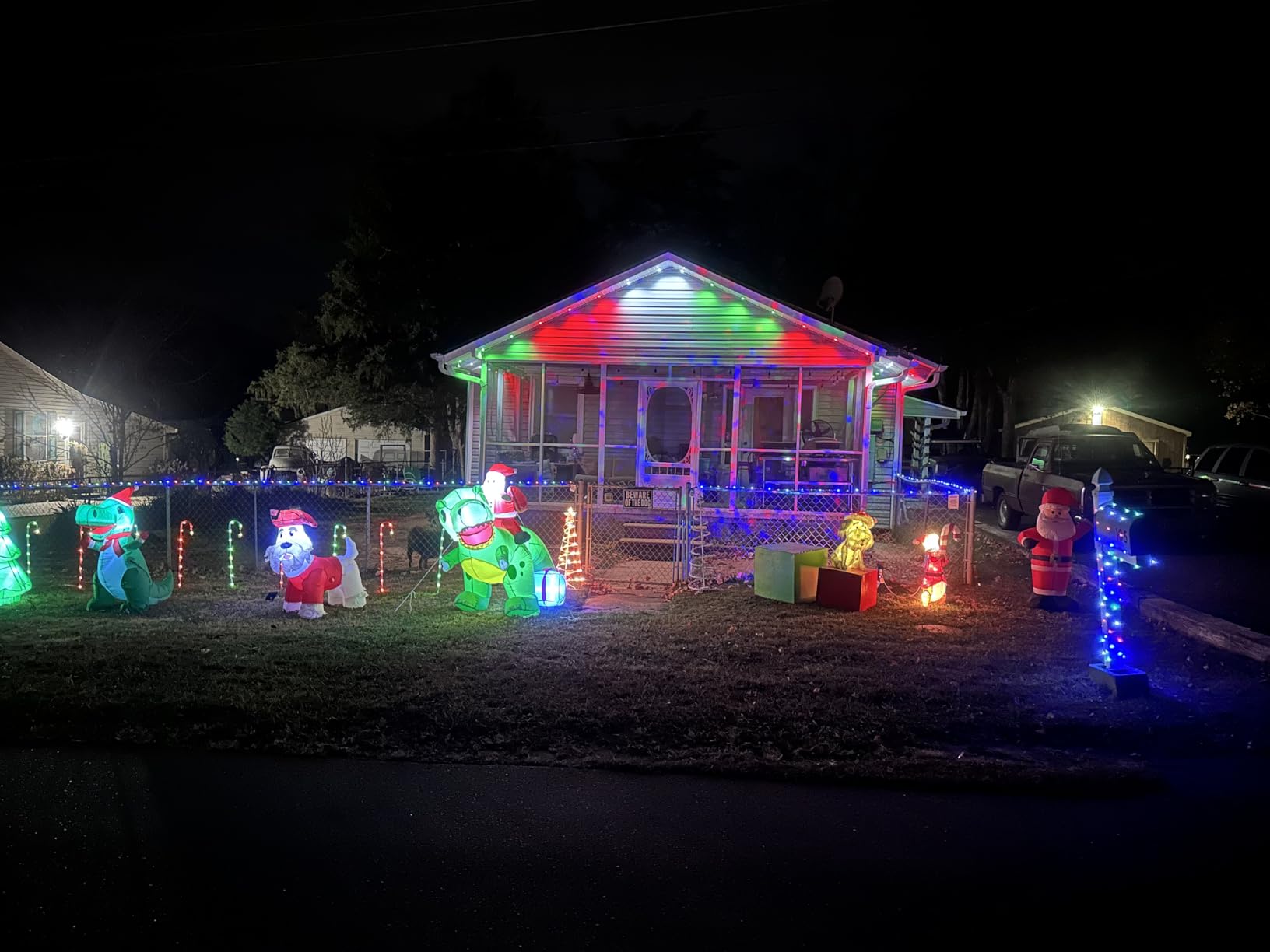 Joiedomi 6 FT Long Christmas Inflatable Dinosaur Outdoor Decoration, Inflatable Santa Riding Dinosaur with Build-in LEDs, Christmas Blow Up Yard Decoration for Xmas Party Garden Lawn Winter Décor customer photo 2