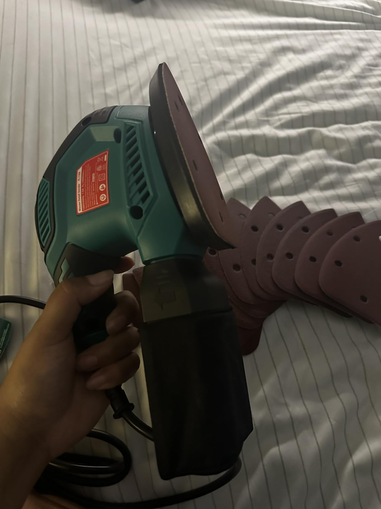 HYCHIKA Detail Sander, 14,000 OPM Compact Electric Sander Tool with 12 Pcs Sandpapers,Efficiency Dust Collection System,Suitable for Tight Spaces Sanding,Polishing,Removing Paint in Home Decoration customer photo 1