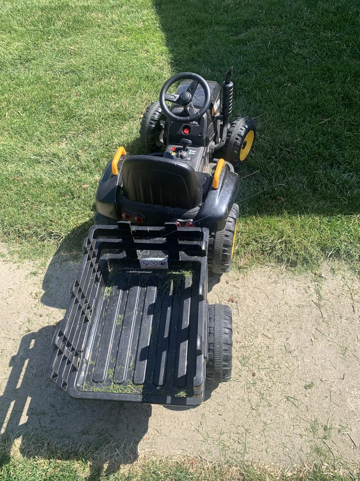 TOBBI 12V Kids Electric Tractor with Trailer, Toddlers Ride On Car to Drive customer photo 1