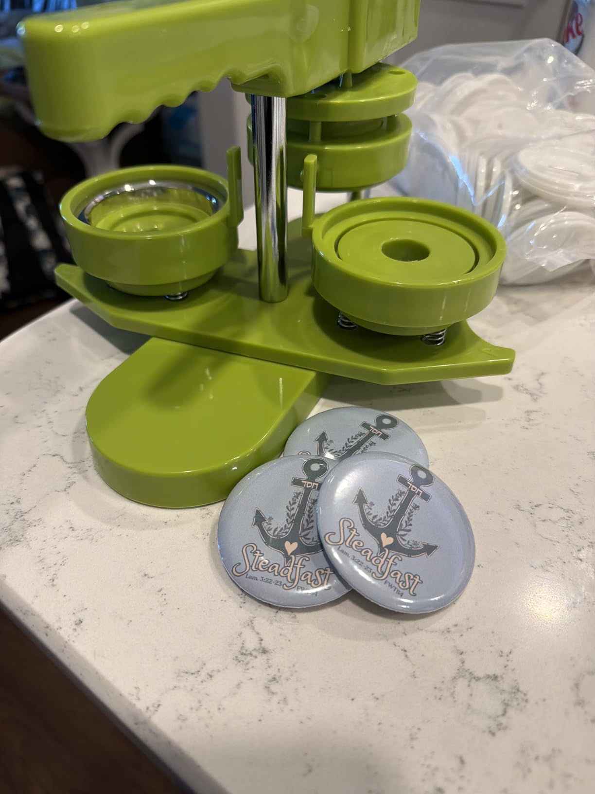 Button Maker Machine 58mm (2.25 in) Installation-Free, DIY Button Pin Maker Machine, Badge Punch Press with Free 100pcs Badge Supplies & Pictures & Circle Cutter customer photo 2