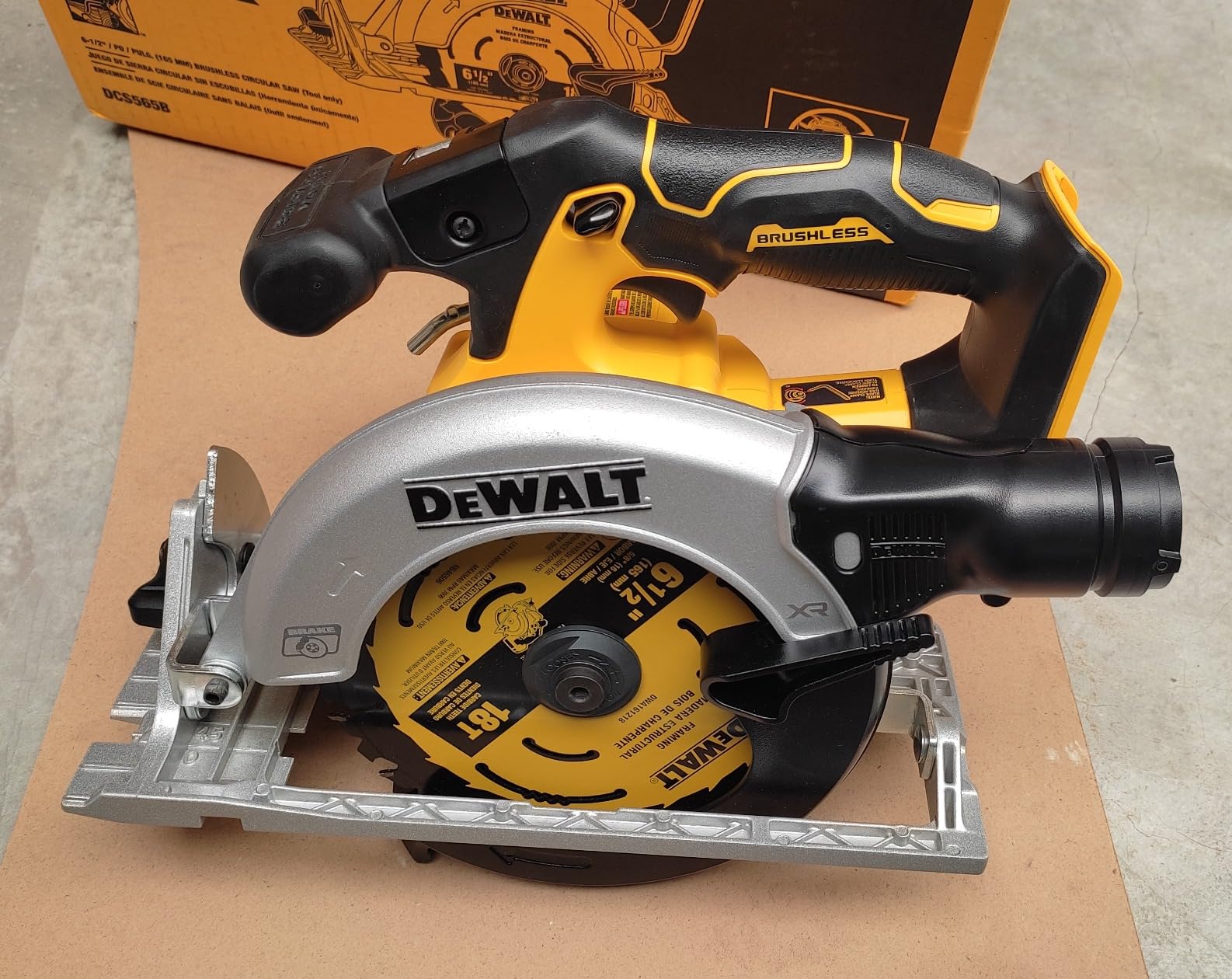 DEWALT 20V MAX* 6-1/2 in. Brushless Cordless Circular Saw, Tool Only (DCS565B) customer photo 2