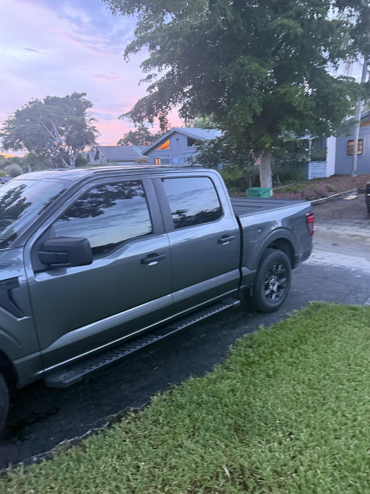 COMNOVA Pair Running Board Nerf Bar Compatible with 15-26 Ford F150 Superduty Crew Cab(4 Full Size Doors) Rocker Slider Side Steps,Width 6 Inches V Style.with OE Style Brackets customer photo 2