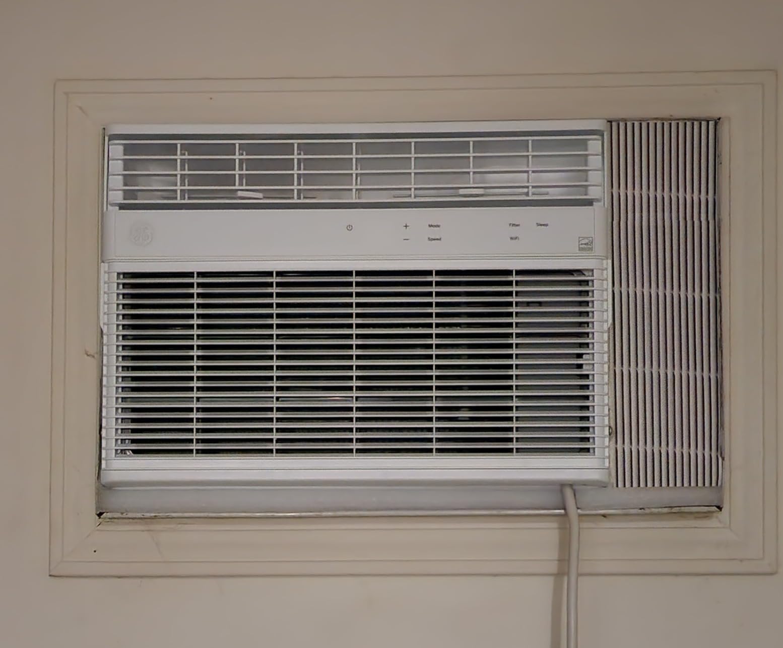 GE Window Air Conditioner 10000 BTU, Wi-Fi Enabled, Energy-Efficient Cooling for Medium Rooms, 10K BTU Window AC Unit with Easy Install Kit, Control Using Remote or Smartphone App customer photo 2