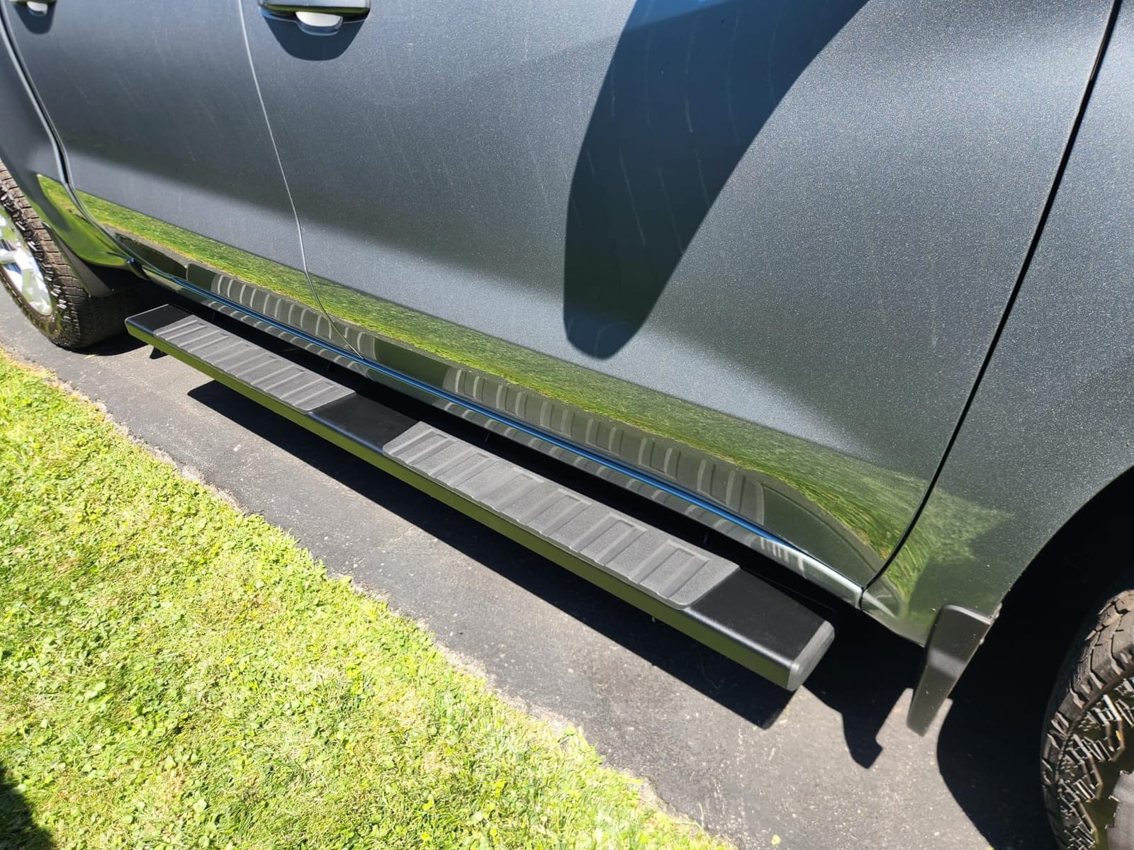 COMNOVA 6 Inches Running Boards& Steps Step Bars Compatible with 2019-2026 Chevy Silverado 1500, 2020-2026 Silverado/Sierra 2500HD 3500HD Crew Cab, A Pair Running Boards for Silverado Crew cab. customer photo 1