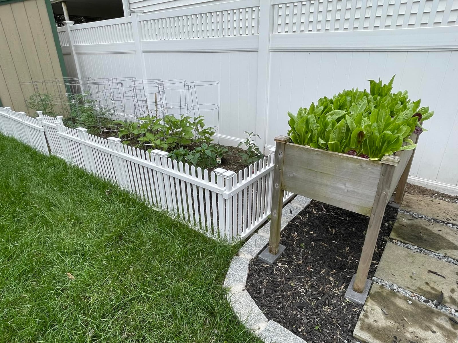 Zippity Roger Rabbit Garden Fence, White Vinyl DIY No Dig Kit customer photo 1