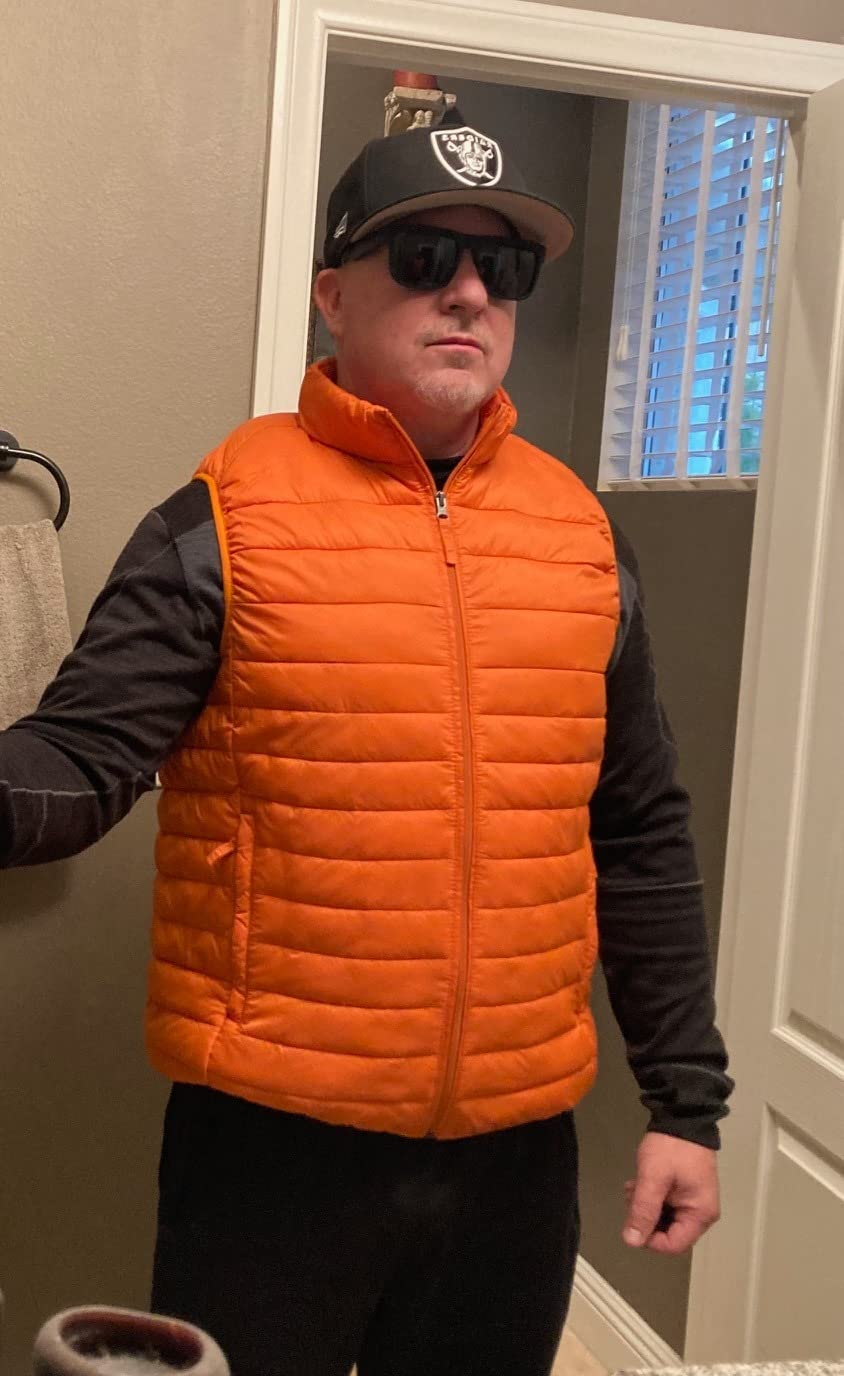 Amazon Essentials Men's Lightweight Water-Resistant Packable Puffer Vest customer photo 1