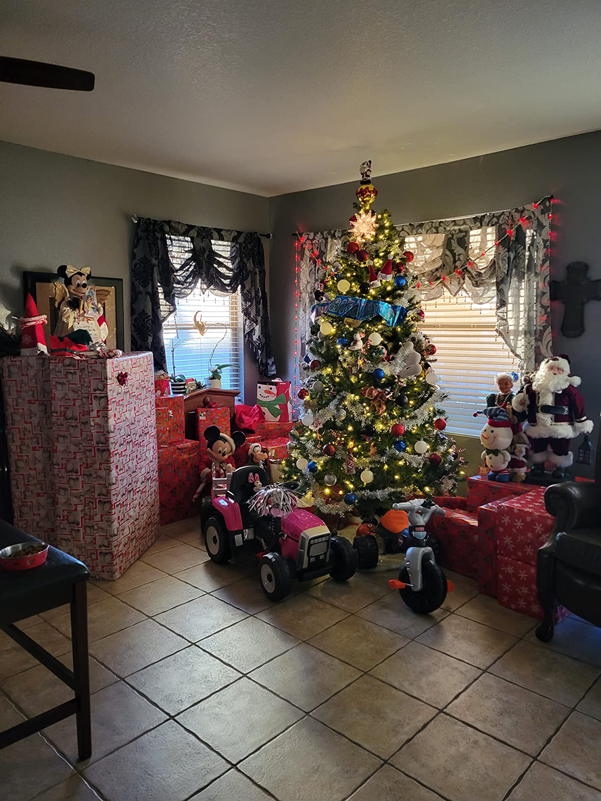 HONEY JOY Ride On Tractor with Trailer, Toddler 3-Gear-Shift Ground Loader, LED Lights, Horn, Music, 12V Battery Powered Electric Toy Tractor with Remote Control (Pink) customer photo 1