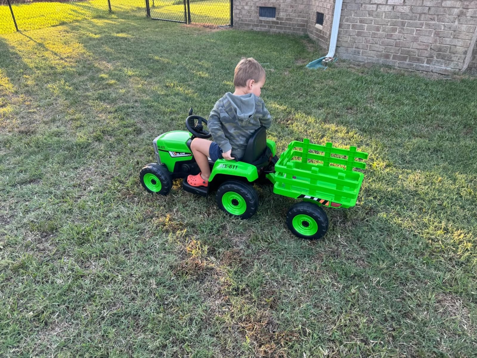 HONEY JOY Ride On Tractor with Trailer, Toddler 3-Gear-Shift Ground Loader, LED Lights, Horn, Music, 12V Battery Powered Electric Toy Tractor with Remote Control (Pink) customer photo 2