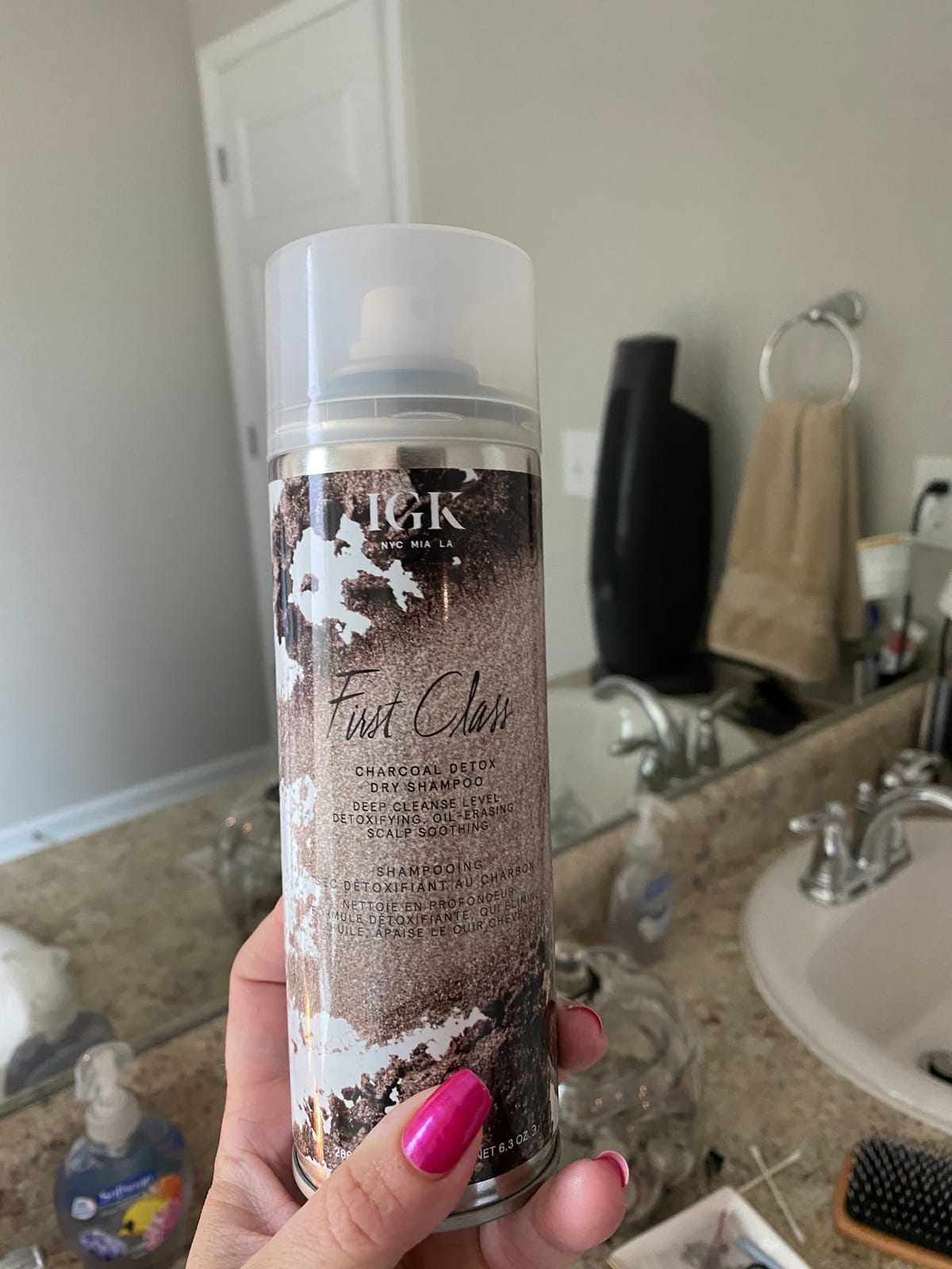 IGK First Class Charcoal Detox Dry Shampoo for Oily Hair + Scalp, 6.3 Oz customer photo 1