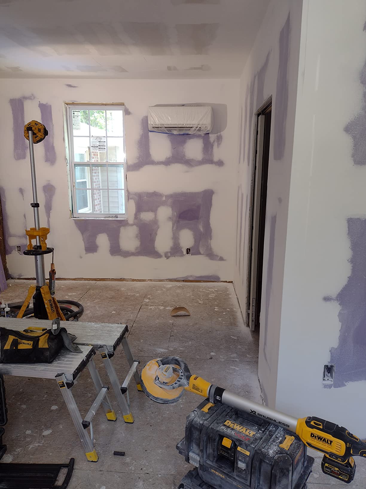 DEWALT 20V MAX Cordless Drywall Sander, Tool Only (DCE800B) customer photo 1