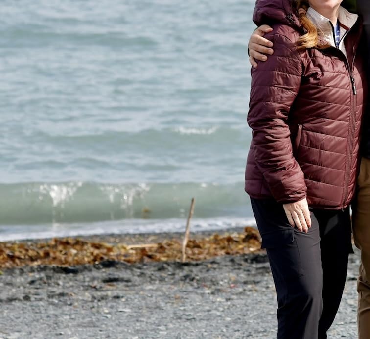 Outdoor Ventures Women's Packable Lightweight Full-Zip Puffer Jacket with Hood Quilted Winter Coat customer photo 1