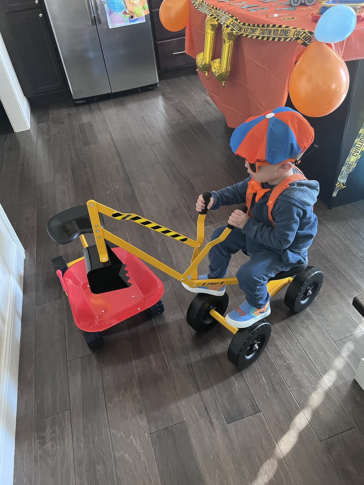 Albott Kids Ride-On Sand Digger Excavator Toy with 8-Inch Wheels customer photo 2