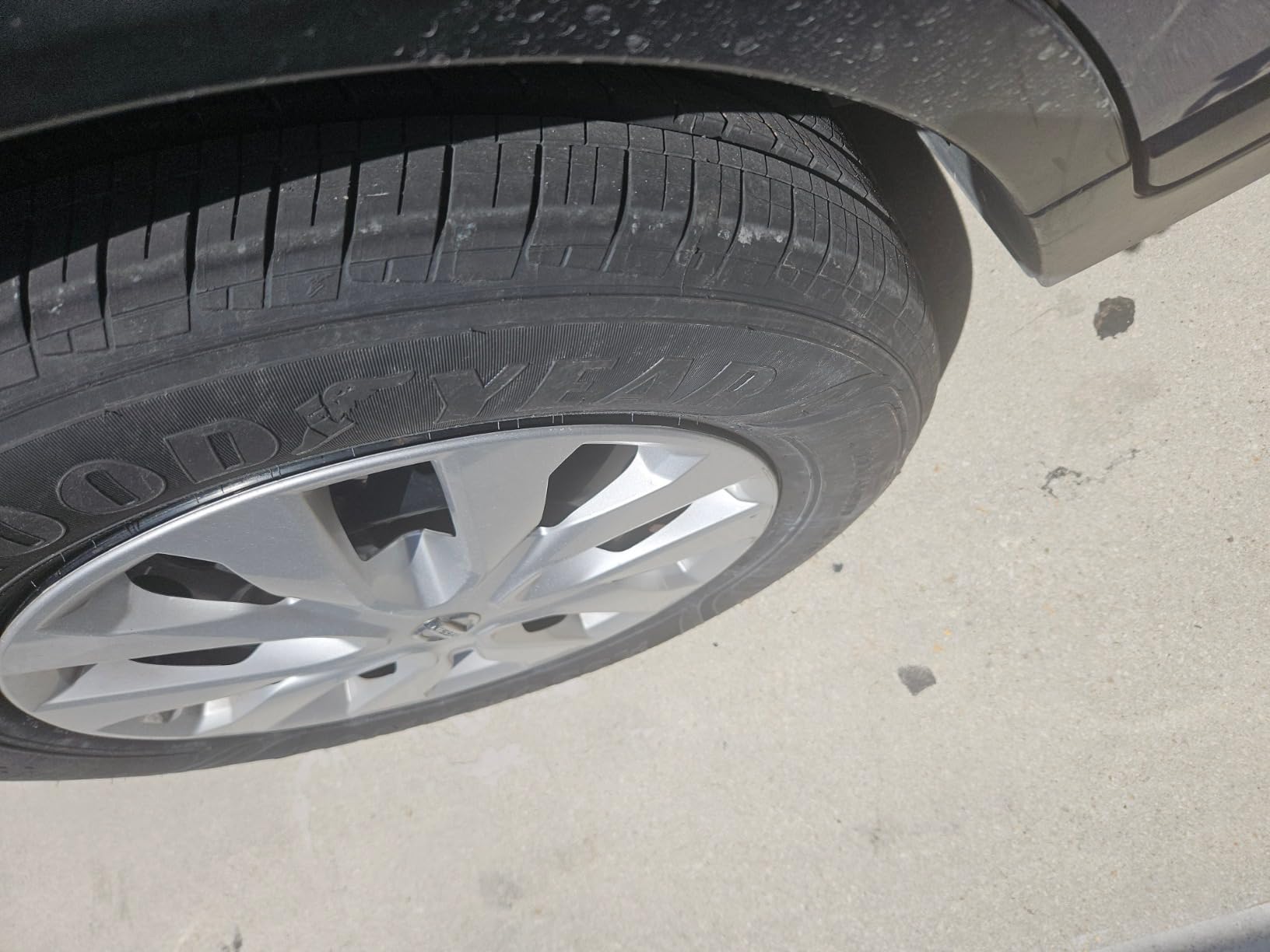 Goodyear Assurance Finesse All-Season 225/65R17 SL 102 H Tire customer photo 1
