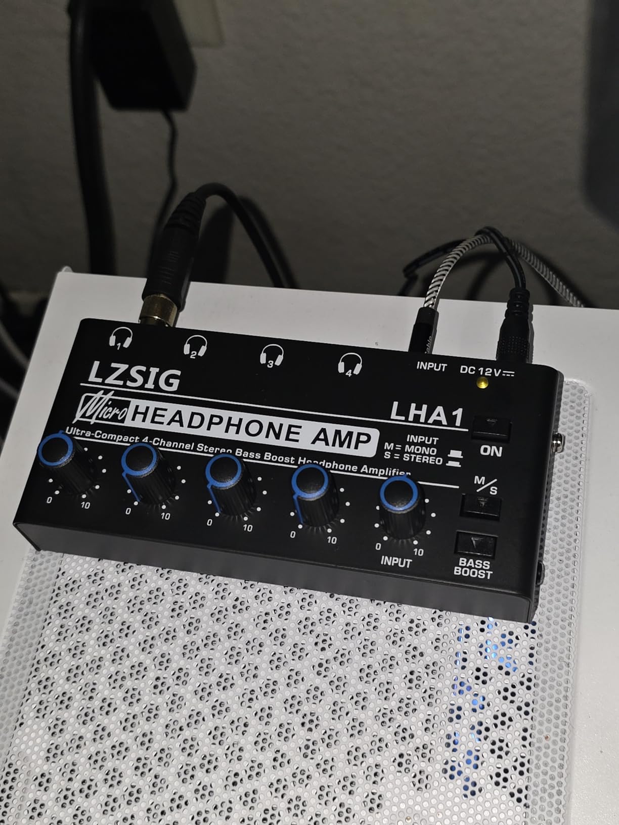 LZSIG Headphone Amplifier with Bass Boost, 4 Channel, 1‑IN 4 OUT, 12V customer photo 1