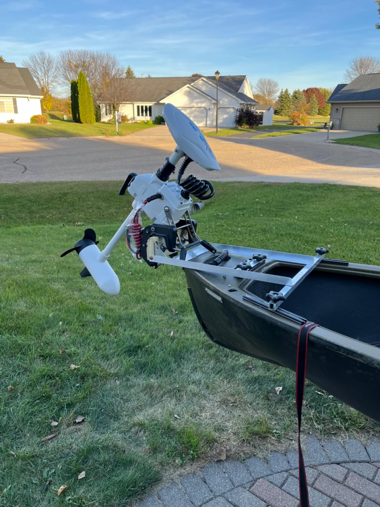 AQUOS Haswing Transom Trolling Motor 12V 55lbs 26in with Wireless Remote | White, Fresh & Saltwater Ready,164ft Wireless Remote,16in Max Depth,0°-85° Tilt Range,Fits Boats up to 19ft customer photo 2