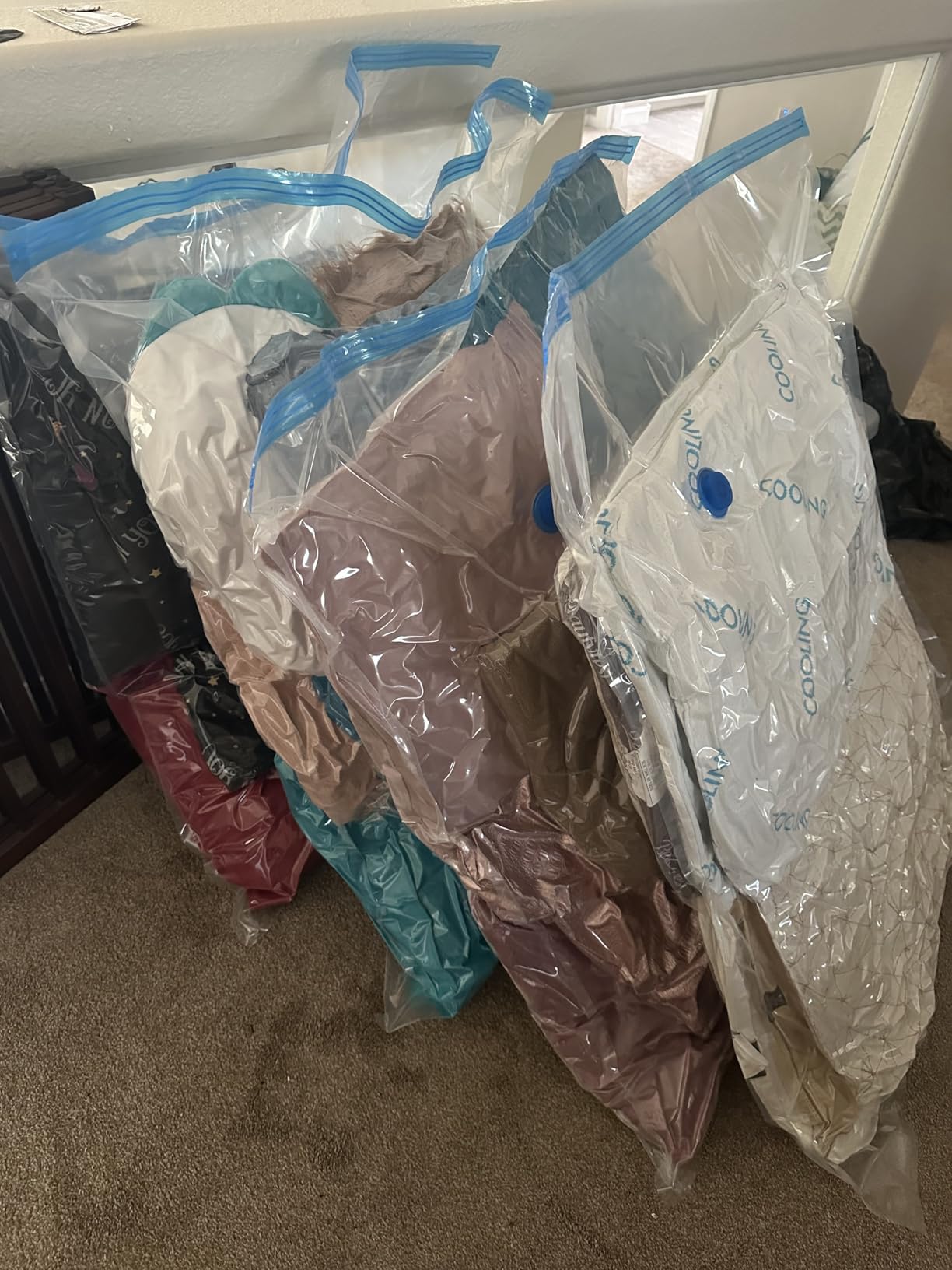 Vacuum Storage Bags with Hand Pump, Vacuum Seal Space Saver Bags,20 Combo customer photo 1
