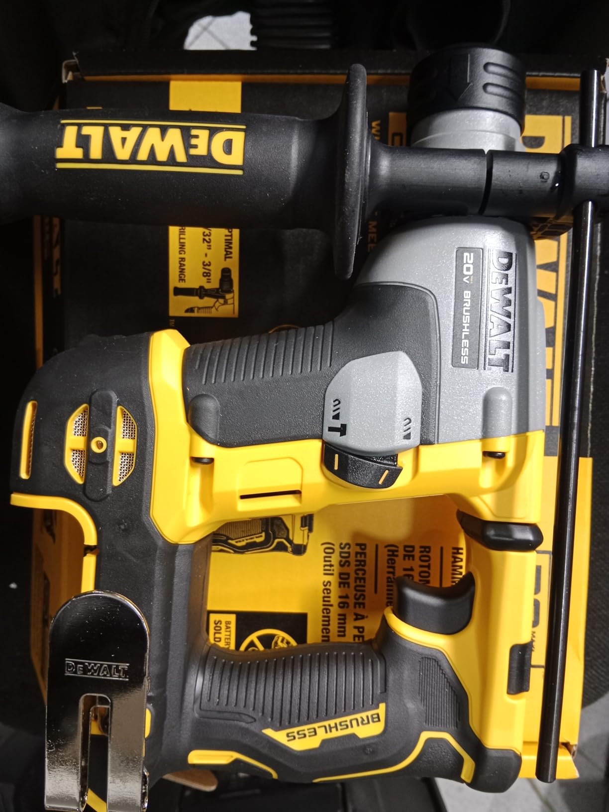 DEWALT 20V MAX SDS Plus Rotary Hammer Drill, Cordless, 5/8 in., Tool Only (DCH172B), Special Feature-Brushless Motor, Compact customer photo 2