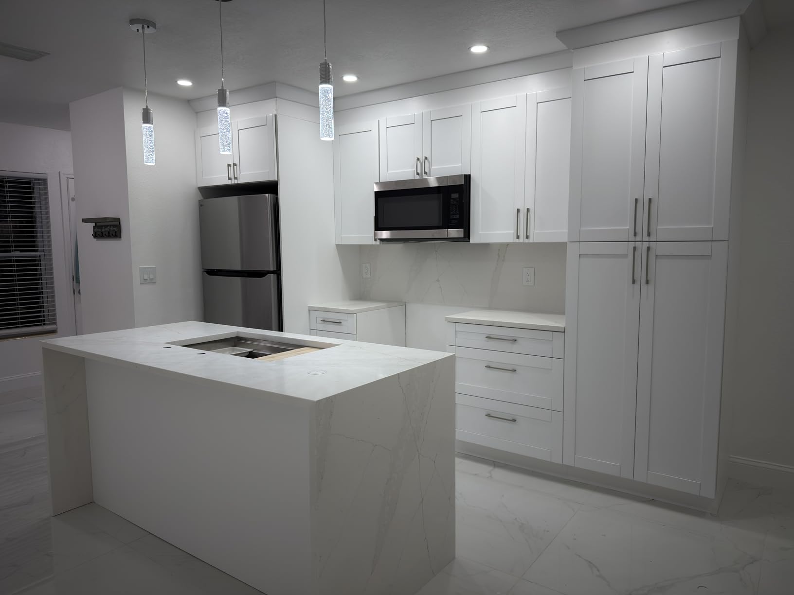 3 Lights Independent Kitchen Island Dining Room Lights Black Pendant Light Fixtures Linear Chandeliers 3 Pendant Lights for Kitchen Island Modern Pendant Light Fixtures, Day Light Bulbs Included customer photo 1