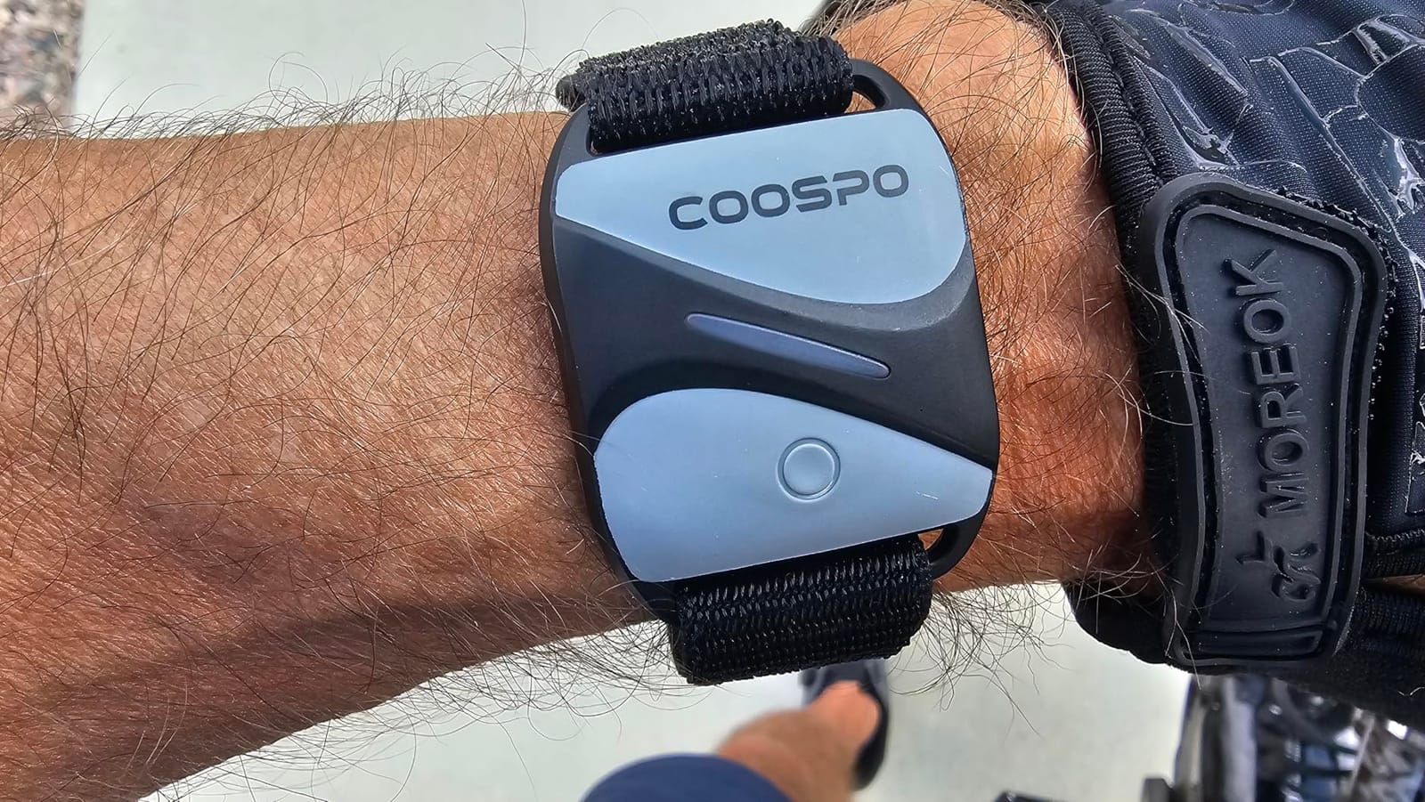 COOSPO Heart Rate Monitor Armband HW807, Bluetooth 5.0 ANT+ HRM with HR Zone LED Indicator, Tracking Heartbeat HRV for Fitness Training customer photo 1