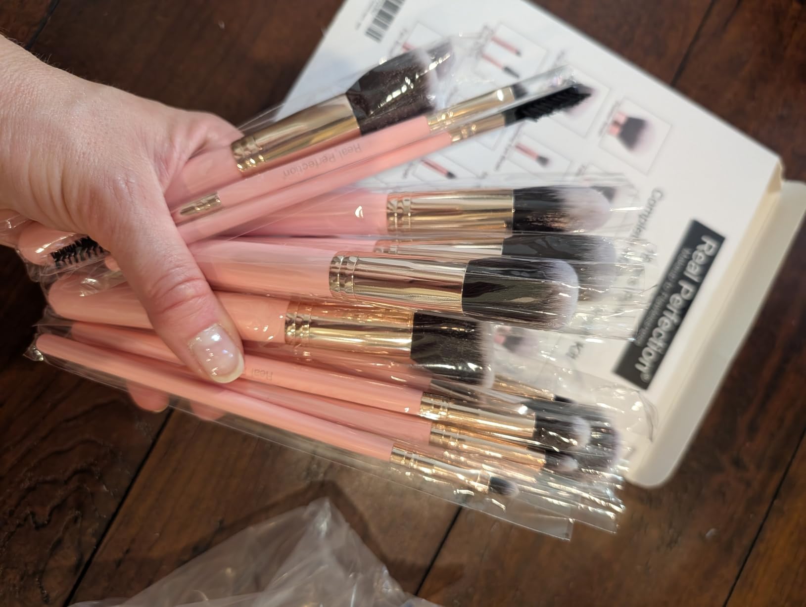 Real Perfection Makeup Brush Set 16 Pcs with 1 Eyebrow Razor Premium Synthetic Foundation Powder Concealers Eyeshadow Blush Makeup Brushes Make up Brushes Kit (Pink) customer photo 1