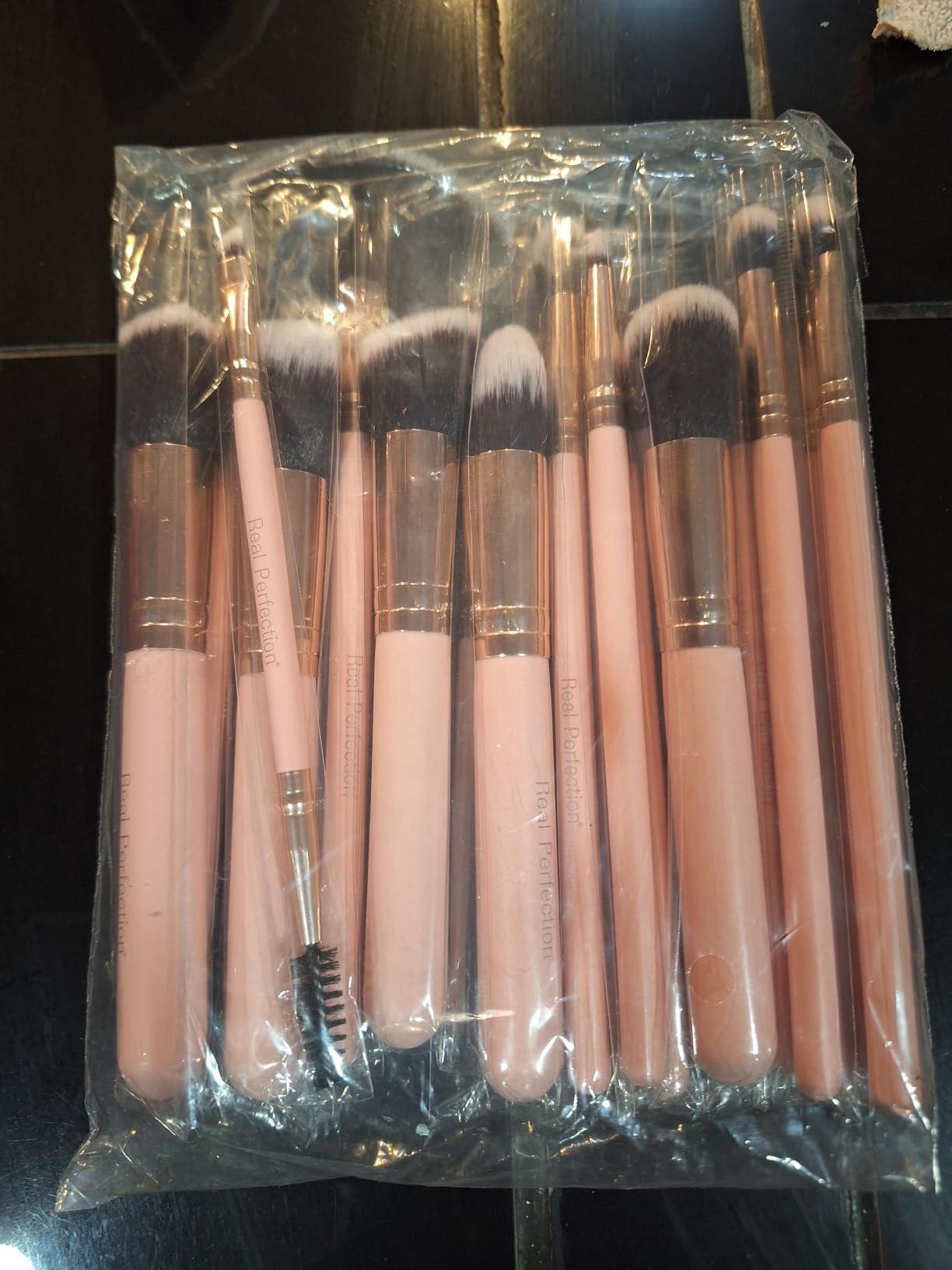 Real Perfection Makeup Brush Set 16 Pcs with 1 Eyebrow Razor Premium Synthetic Foundation Powder Concealers Eyeshadow Blush Makeup Brushes Make up Brushes Kit (Pink) customer photo 2