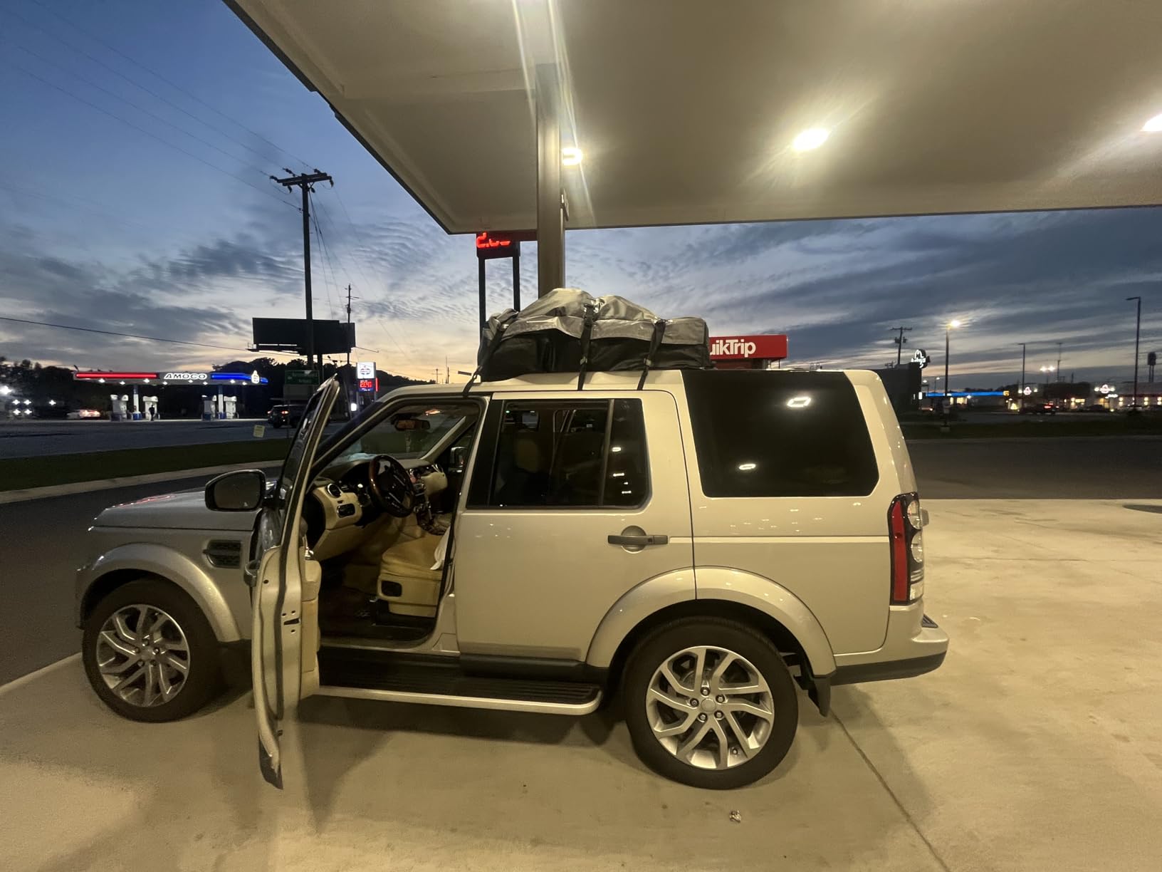Rooftop Cargo Carrier, 21 Cubic Feet Soft-Shell Waterproof Car Roof Luggage Bag for All Vehicles SUV with/Without Rails, Includes 10 Reinforced Straps + 6 Door Hooks,Storage Bag,Anti-Slip Mat customer photo 2