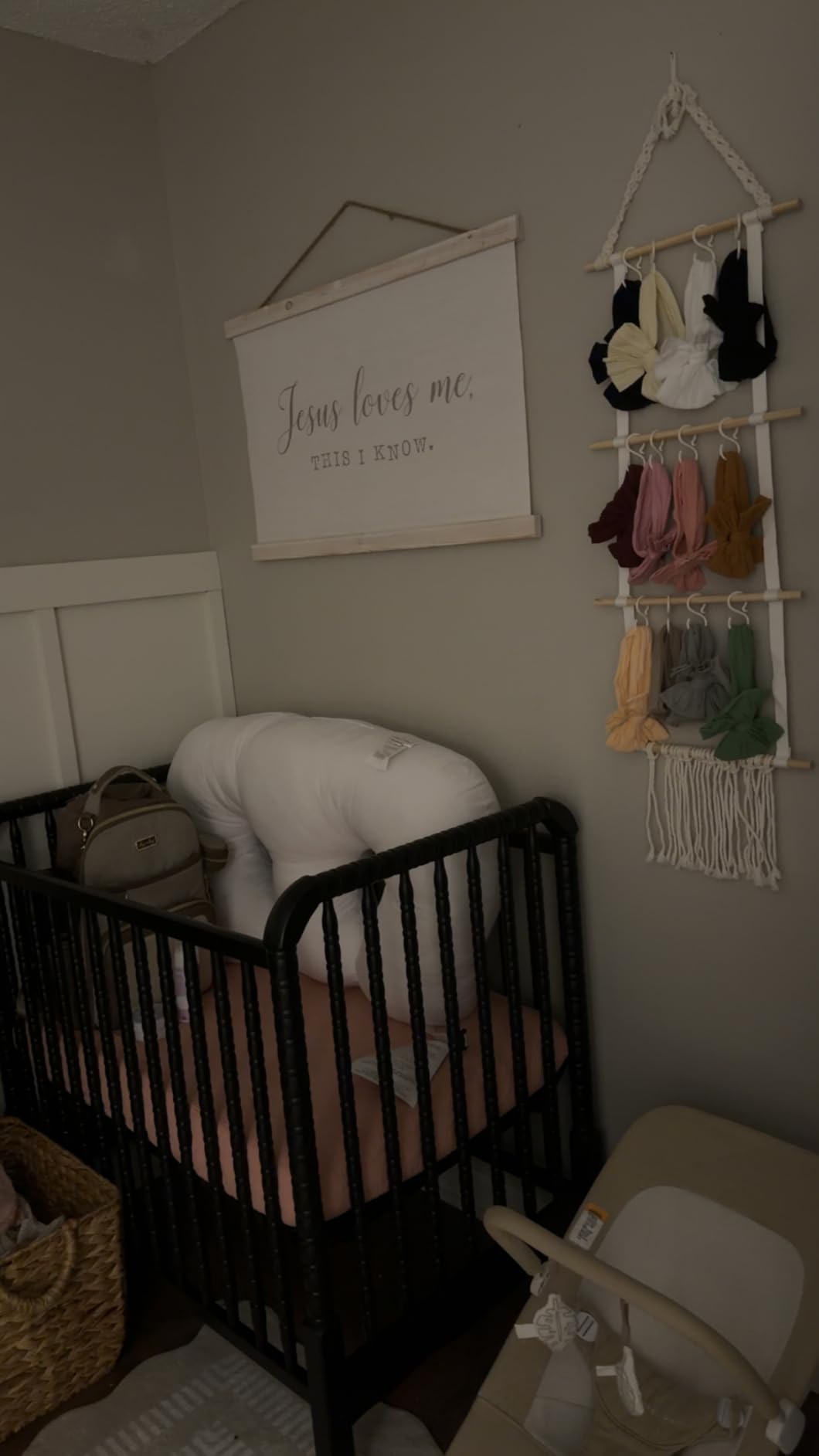 DaVinci Jenny 3-in-1 Convertible Mini Crib, GREENGUARD Certified, Ebony customer photo 1