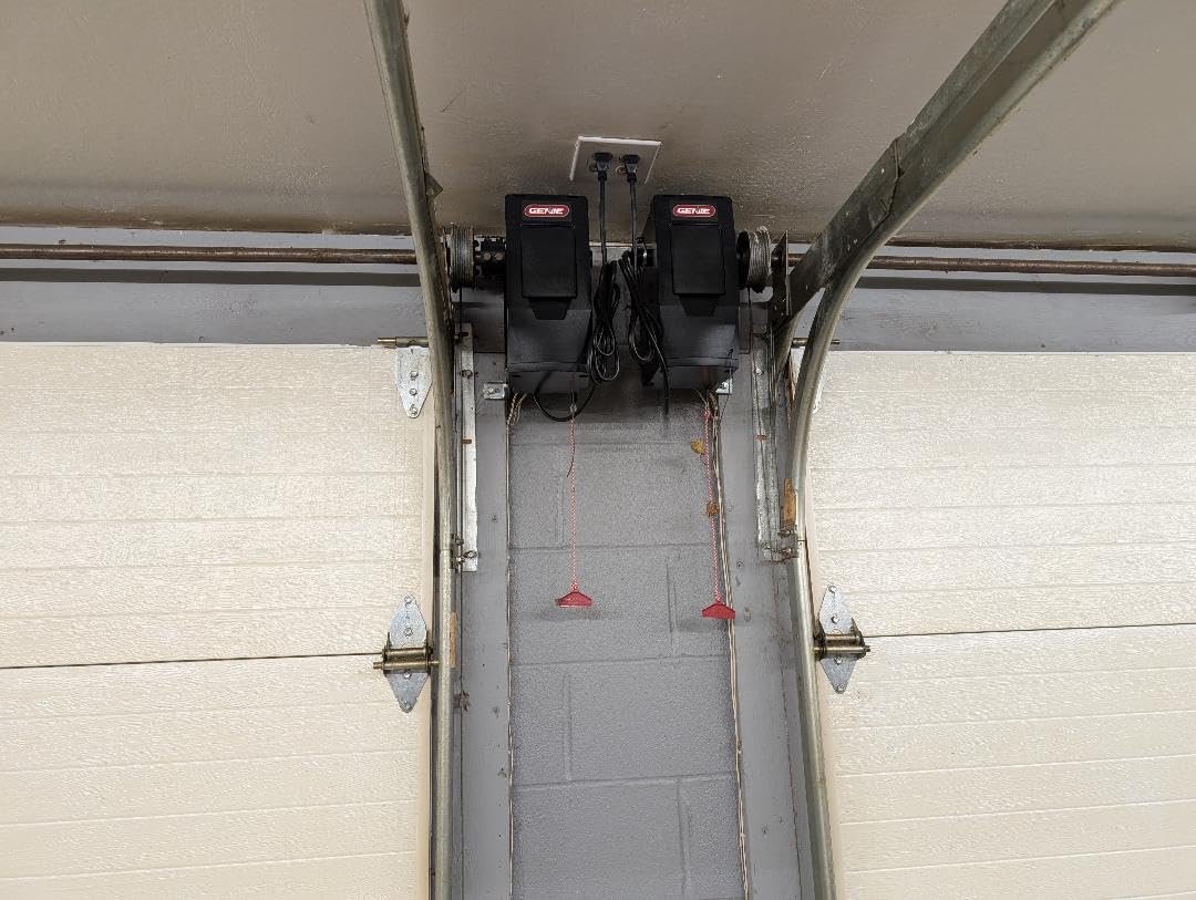 Genie 6072H-O Residential Wall Mounted Garage Door Opener, Black customer photo 1