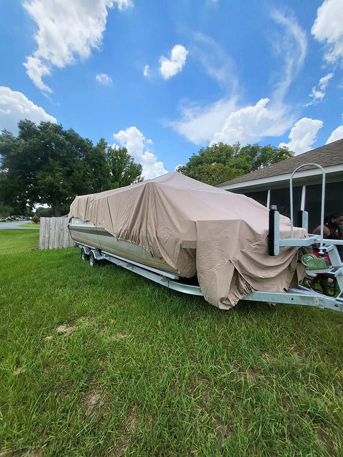 GEARFLAG Pontoon Boat Cover 600D Heavy Duty Waterproof Marine Grade UV Resistant fits Pontoon Boat Reinforced Adjustable Side Straps (21'-24' Long, 600D, Beam Width to 105