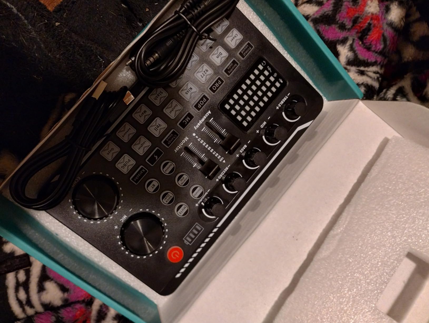 Facmogu F998 Live Sound Card Audio Mixer, Streaming Podcast Audio Interface customer photo 1