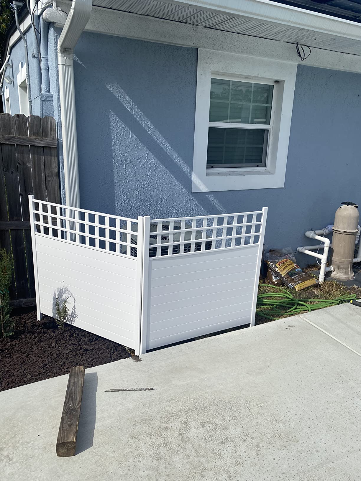 Zippity Keswick Privacy Screen and Fence, White Vinyl DIY No Dig Kit customer photo 2
