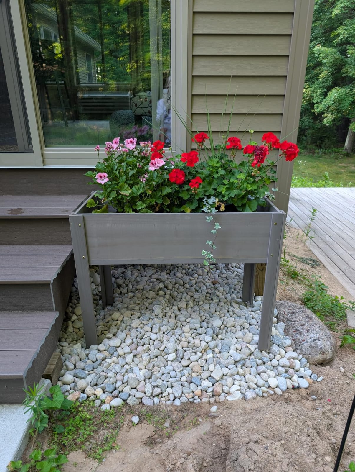 Raised Garden Bed with Legs, 48×24×30 Cedar Wood Elevated Planter Box | Large Growing Capacity，Premium Cedar Wood，Drainage Holes & Liner，Perfect for Outdoor Gardening，Ergonomic Gardening Height customer photo 1