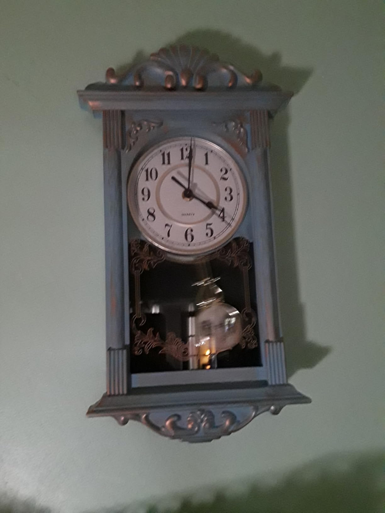 Clockswise Vintage Grandfather-Style Wall Clock with Wood-Effect Plastic Pendulum, Battery-Operated - for Home Decor, Living Room, Home Office, Kitchen or Dining Room (Brown) customer photo 1