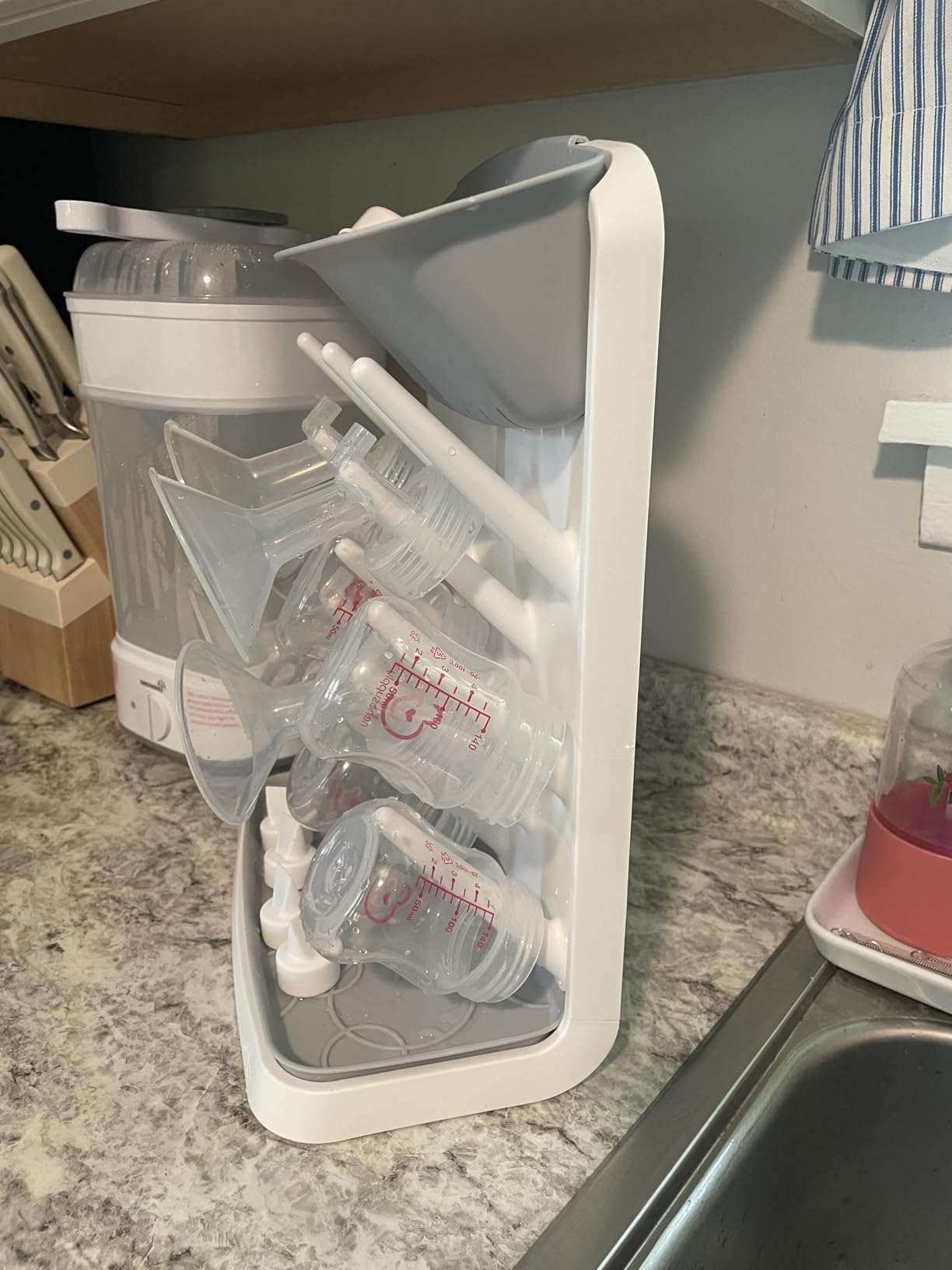 Ubbi Vertical Baby Bottle Drying Rack, Space Saving Countertop Bottle Dryer customer photo 2