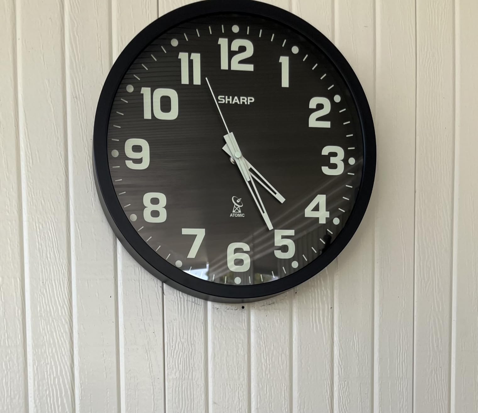Sharp 12-Inch Atomic Wall Clock, Battery Operated, Glow in Dark customer photo 2