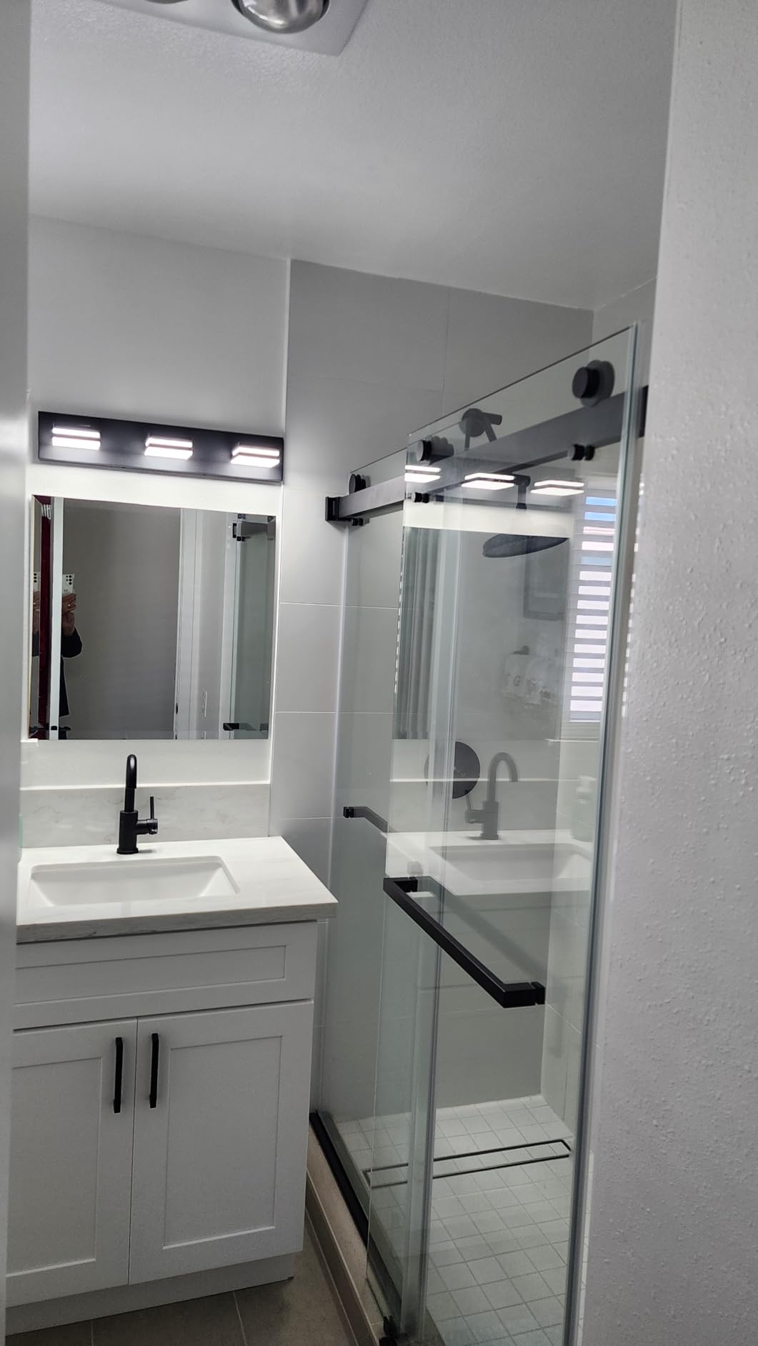 SineRise LED Modern Bathroom Vanity Light Fixtures, Modern Acrylic Bathroom Wall Lighting Fixtures Over Mirror, 3-Light, 24-Inch, Black, White customer photo 2